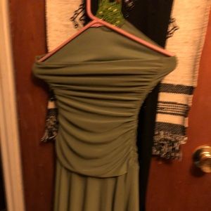 A little green dress. Very cute!